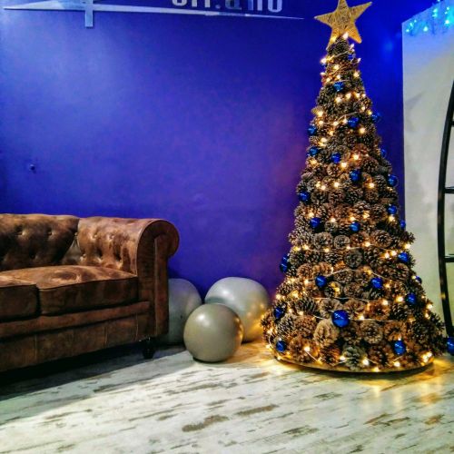 Arbol Navidad Piñas Peluqueria